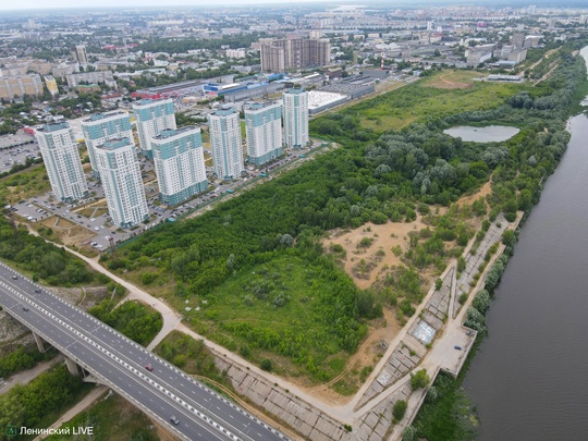 Почему набережная Оки у Молитовского моста предназначается Генпланом города под парк?

Насколько ценная эта..