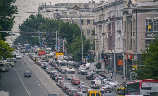 Глава администрации Ростова Алексей Логвиненко поделился результатами ремонта городских дорог. В..