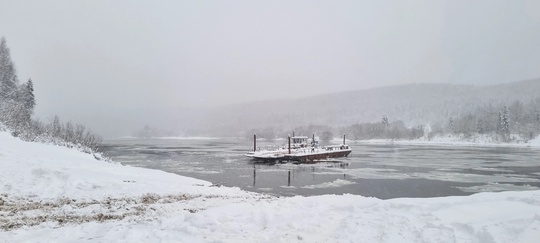 Замерзающая Вишера и молчаливый Ветлан.

Фото: Дирекция ООПТ Пермского..