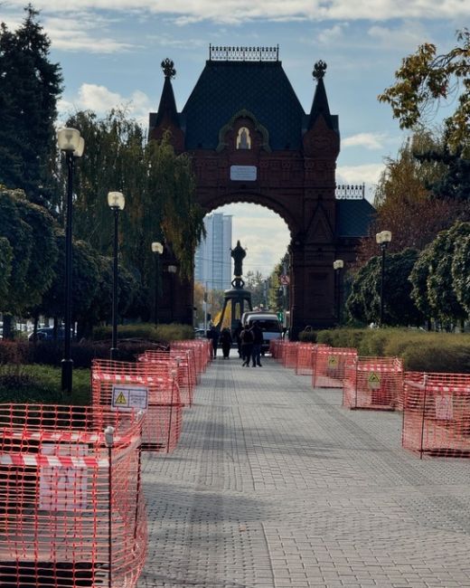 Праздник к Нам приходит!

Вот такую Сказку создаёт 
Сергей Николаевич для горожан…
От ул. Гаврилова и до ..