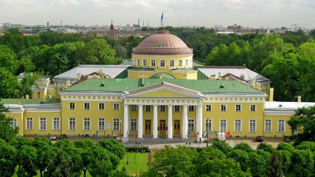 Петербург — город дворцов. Рассказываем о самых величественных из..