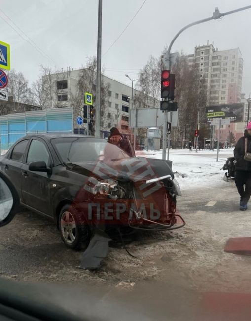 От подписчиков 

ДТП на перекрестке улиц Юрша и Уинская. Уже грузятся. Будьте внимательнее на дороге и не..