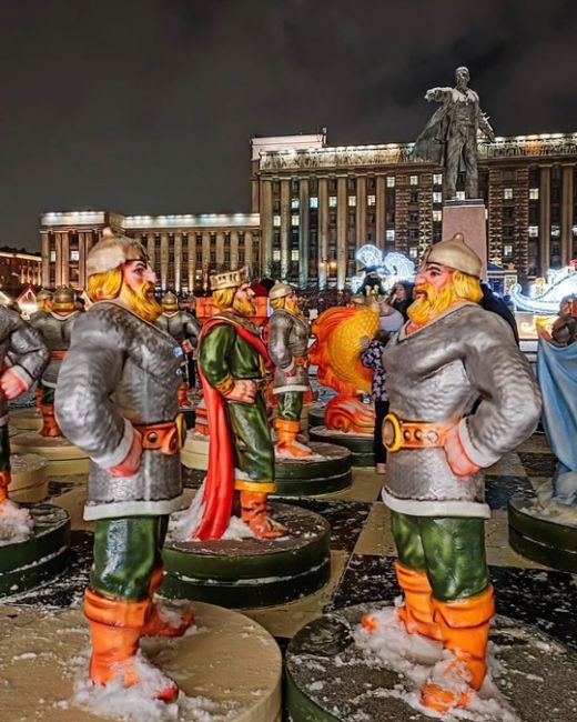 🎄 На Московской площади открылась ярмарка в стиле сказок Пушкина 
 
📸..