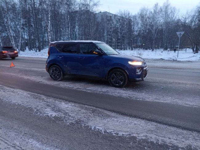 В Бердске пьяный водитель Toyota RAV4 врезался в столб и зацепив попутный авто, улетел на обочину 

По словам..