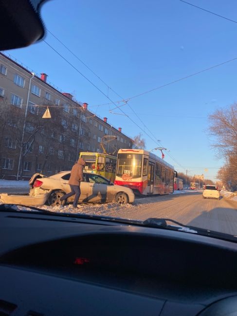 Сейчас на Челюскинцев! Подробности не..