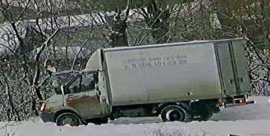 Полная Газель, с производственным мусором(автомобильный пластик) 24.12.2024 в 16.03  разгрузилась на территории СНТ..