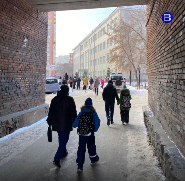 Снова отбой тревоги

В областном ГУ МВД России после тщательной проверки помещений гимназии № 9 в..