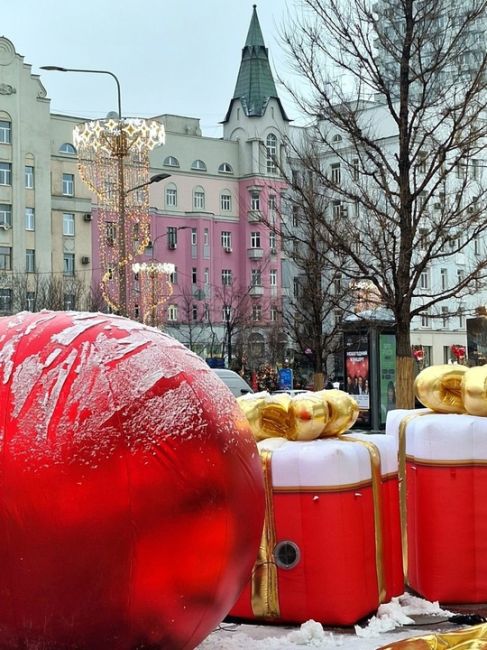 Новогодние декорации на Новом Арбате

Фото: Игорь..