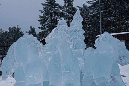 ❄В Дзержинске, в парке «Утиное озеро», строят настоящий ледовый городок. Это место, где можно ощутить..