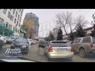 На Береговой в районе Южного таможенного управления сегодня произошло массовое ДТП. Момент аварии попал на..