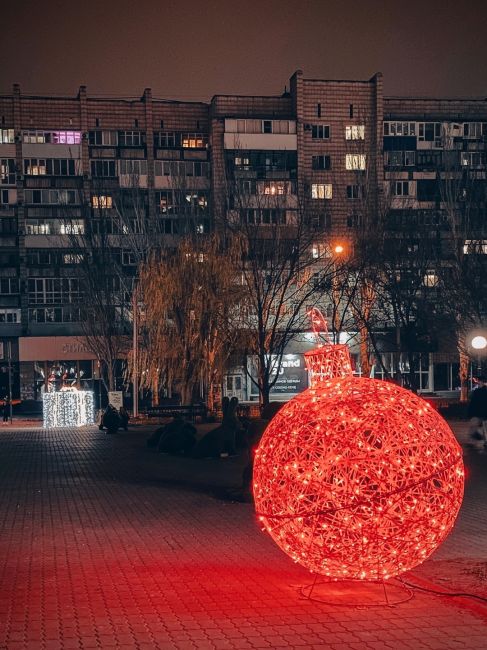 ​А что всё центр да центр? 🫣 Посмотрите, какой красивый предпраздничный Красноармейский район!..