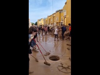 Почему это видео вызывает ассоциации с улицей Московской и Музыкальным МКР?

Видео..