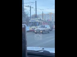 🚎 Суровый троллейбус на улицах Челябинска: хулиганы устроили арт-акцию?

Челябинцы заметили необычный..