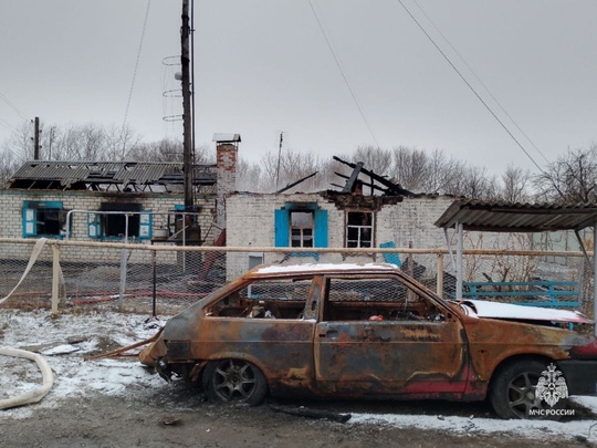 Мужчина поджег дом из-за ссоры с женой в хуторе Кружилинском (Шолоховский район).

Огонь потушили на площади..