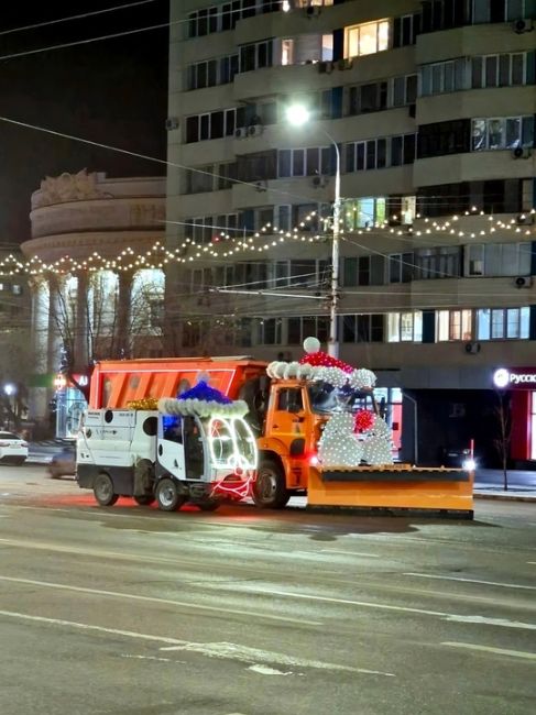 Дед Мороз и Снегурочка ждали снега к Новому году, но, видимо, так они его и не дождутся!..