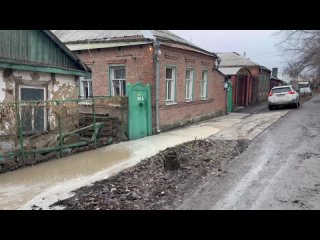 На площади Страны Советов влажнлсть..