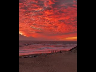 Последний закат уходящего года. Яркие краски неба из Анапы 🌅

За видео спасибо psy. anna...