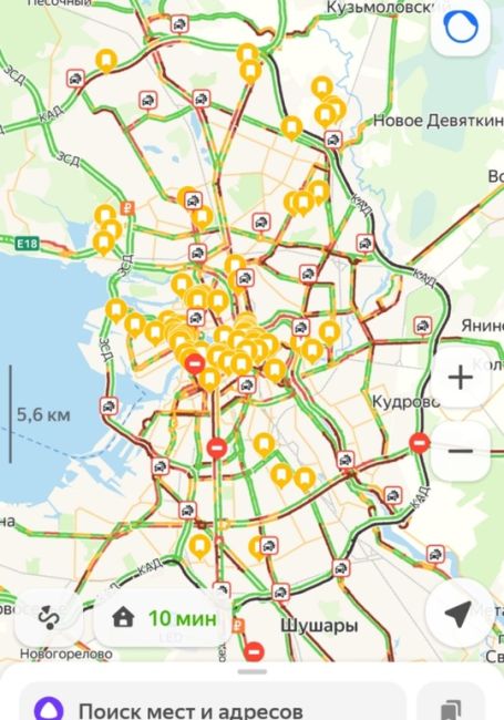 Петербуржцы стоят в 10-балльных пробках, пока Путин вешает Пиотровскому орден

Сегодняшний вечер Петербург..