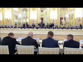 Путин призвал правительство честно информировать население о лимитах на льготную ипотеку:

«Надо, чтоб..