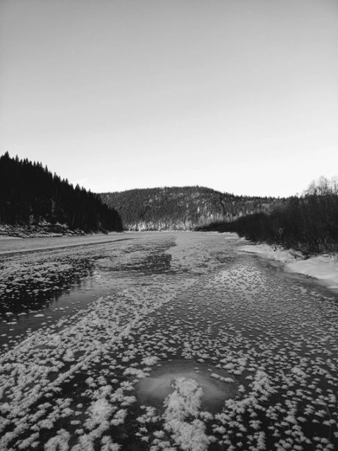 ❄ Ледяные цветы на Чусовой

Впечатляющие скопления ледяных кристаллов, созданных природой в холодные..