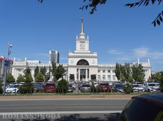 ⭐️ «Апофеоз труда» – главная скульптурная группа Волгоградского вокзала! ⭐️

После войны, по понятным..