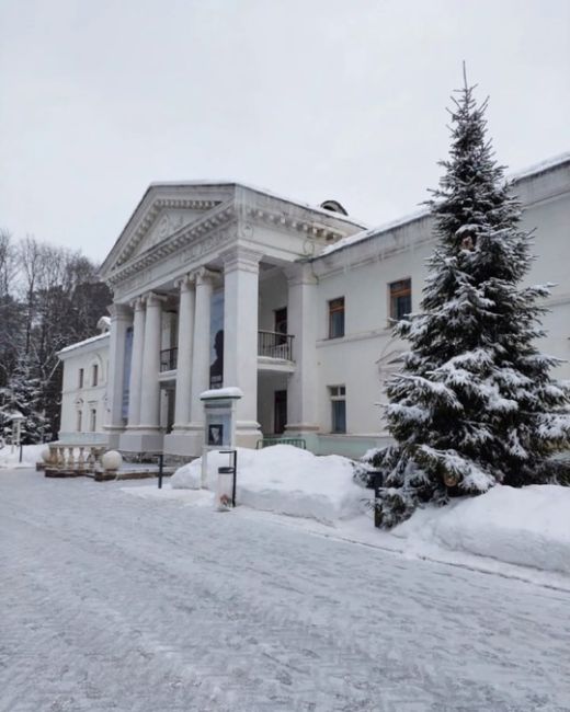 Переделкино — легендарный городок писателей.
 
Фото:..