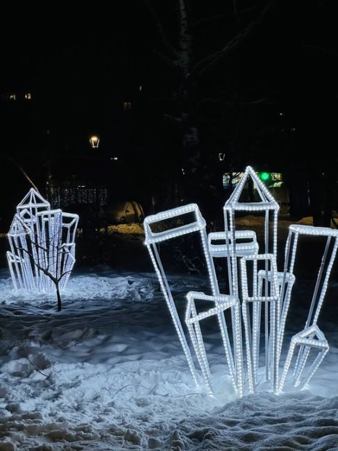 Нижняя часть города тоже радует нас своим новогодним настроением ❄ 
..