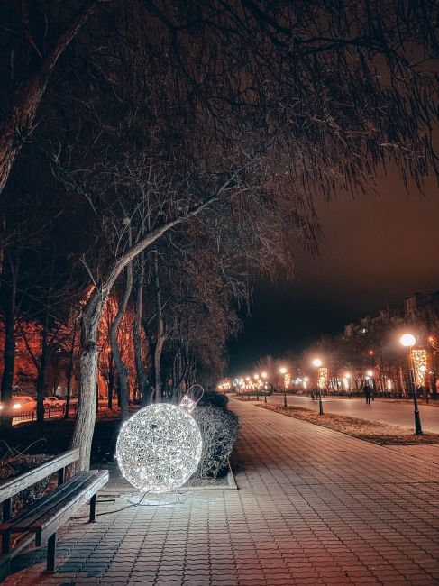 ​А что всё центр да центр? 🫣 Посмотрите, какой красивый предпраздничный Красноармейский район!..