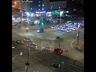 🚨 Жёсткое ДТП на проспекте Победы: авария парализовала движение

На крупном перекрёстке водитель..