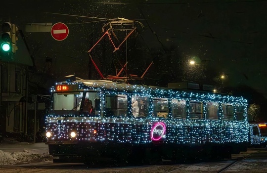 ✨ В Нижнем Новгороде вновь начинают ходить новогодние трамваи! 
 
Вас ждут праздничные вагоны на маршрутах №..