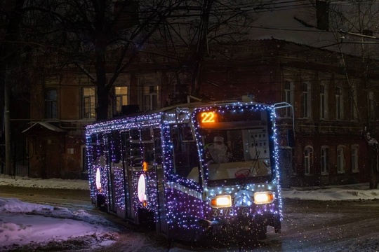 ✨ В Нижнем Новгороде вновь начинают ходить новогодние трамваи! 
 
Вас ждут праздничные вагоны на маршрутах №..