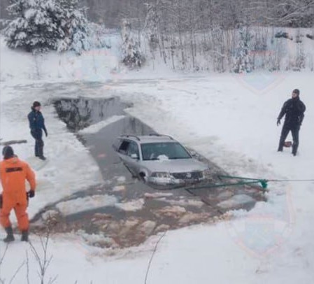 Автолюбитель утонул в пожарном водоёме в Ленобласти

Трагедия произошла в коттеджном посёлке «Остров» в..