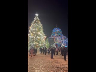 🎄Новогодняя атмосфера у Морского собора в Кронштадте 
 
Захватывающее мультимедийное шоу можно посмотреть..