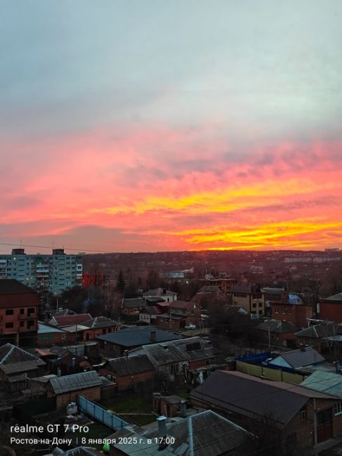 🌆 Закат сегодня был просто невероятным! Делитесь фото в..