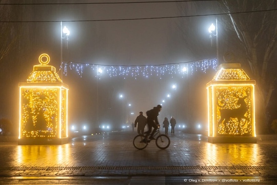 Слияние огней вечернего Волгограда и зимнего тумана! ✨🌫️✨

Завораживающая красота!..