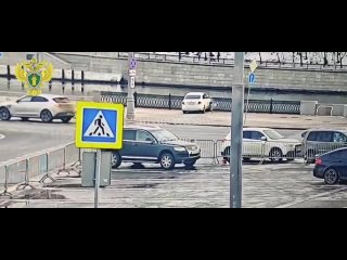 Автомобиль с людьми упал в Москву-реку.

На месте работают спасатели и водолазы.

Информация о пострадавших..