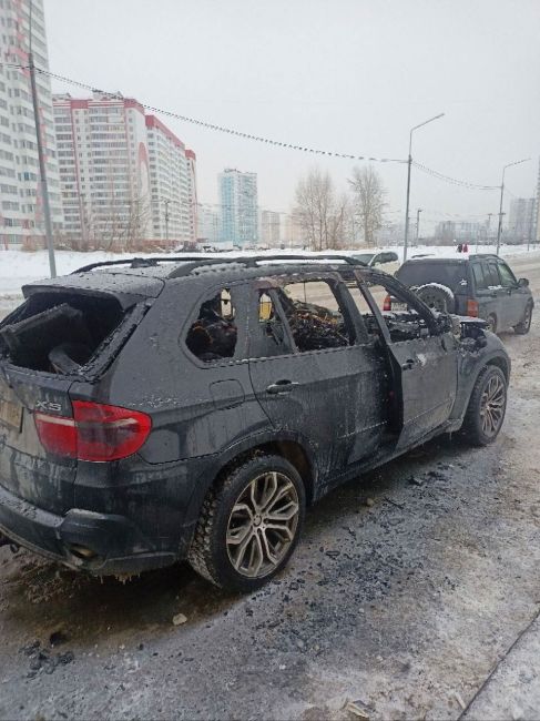 В Новосибирске на остановке сгорел BMW X5
 
На остановке «Матрёшкин двор» сгорел кроссовер BMW X5. 
 
Салон..