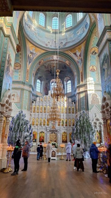 Храм Святого Благоверного Князя Александра Невского в Рождественском убранстве 🎄💫 

Фото: Юлия..