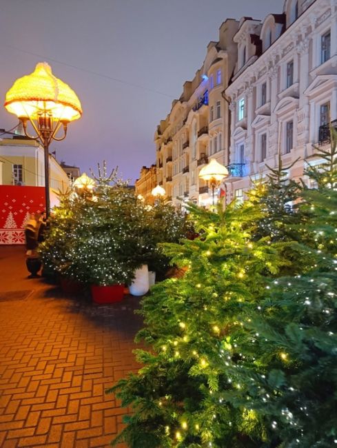 Новогодние декорации на Арбате и Новом Арбате

Фото: Алексей..