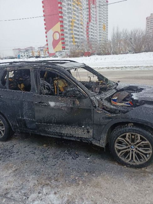 В Новосибирске на остановке сгорел BMW X5
 
На остановке «Матрёшкин двор» сгорел кроссовер BMW X5. 
 
Салон..