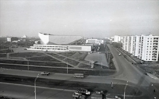 Ретроспектива. Омск. 1986 год. Перекресток Куйбышева-Масленникова.
Автор: Чепурко..