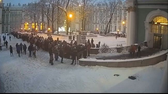 Если вас попросят предсказать, что будет происходить в Петербурге через 100 лет, скажите, что туристы в..