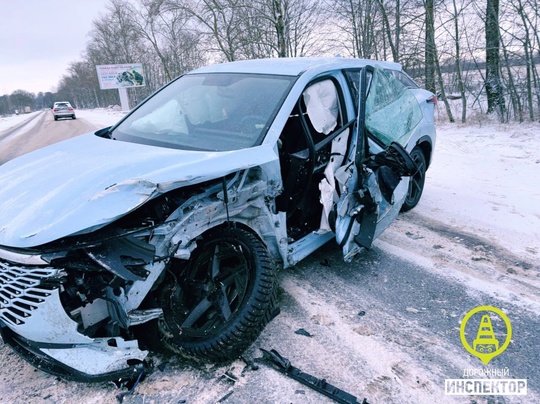 В ДТП на трассе в Ломоносовском районе пострадали беременная женщина и мужчина 
 
Авария произошла на трассе..