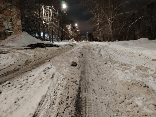 Пермяки жалуются на плохую уборку снега в городе.

"Снегопад не прекращается, а под ногами каша! Идти..