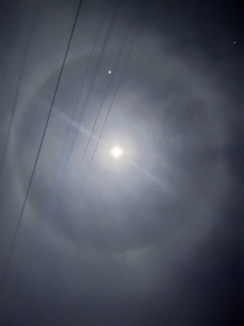 🌕 Шикарное лунное гало наблюдали накануне жители Нижегородской..