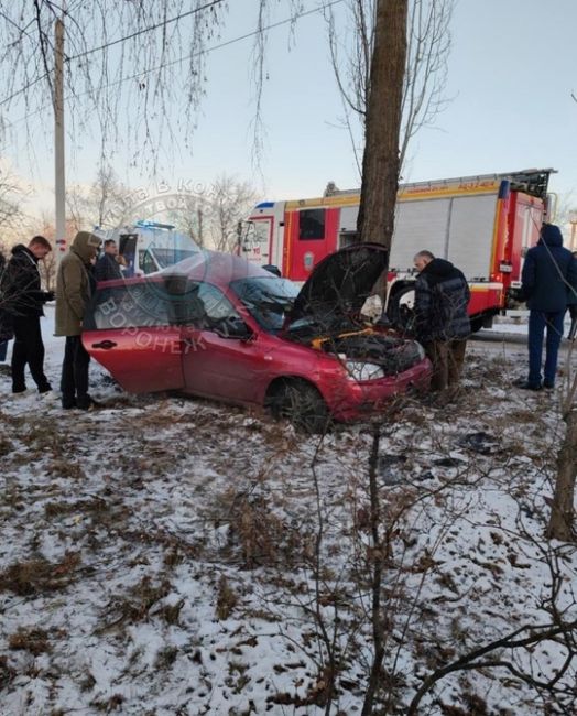 Вчера пьяный в Масловке шел на обгон и, увидев встречное авто, задел красную машину — они улетели в..