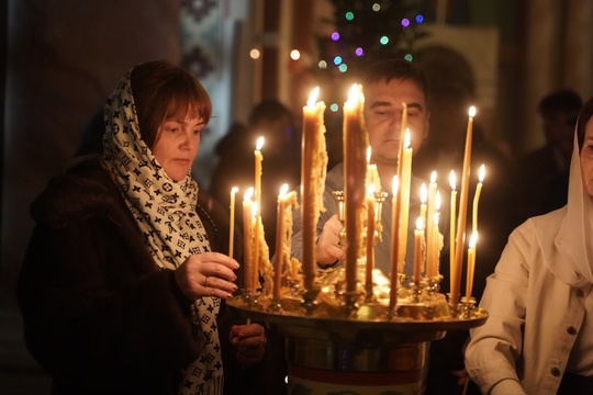 В храмах Самары прошли праздничные службы в честь Рождества..