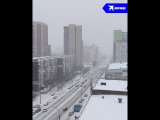 Новосибирск заметает снегом☃️

Тем временем, в Толмачёво задерживаются 11 авиарейсов.

Приземлиться вовремя..