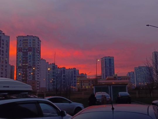 🌆 Закат сегодня был просто невероятным! Делитесь фото в..