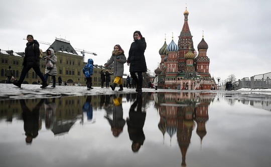 В Москве в этом году не будет крещенских морозов.

В крещенскую ночь температура будет в пределах -1-3°С, а днём..